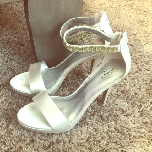 unforgettable moments Shoes - 3.5 Inch White Heels 👠for sale unforgettable moments Shoes - 3.5 Inch White Heels 👠for sale